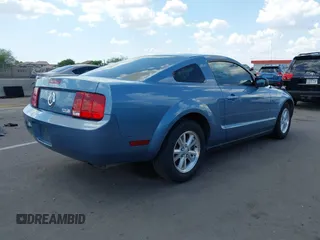 2008 Ford Mustang Deluxe z VIN 1ZVHT80N885150812, wystawiony jako IAAI lot #42428608 z przebiegiem 128 804 mil mil oraz . Historia ofert i sprzedaży dostępna na DreamBid. Obrazek 4.