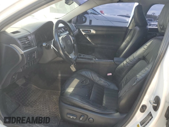 2011 Lexus CT 200h z VIN JTHKD5BH5B2016102, wystawiony jako Copart lot #53171375 z przebiegiem 244 136 mil mil oraz Tytuł czysty. Historia ofert i sprzedaży dostępna na DreamBid. Obrazek 7.