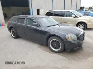 2005 Dodge Magnum SE with VIN 2D4FV48V65H510653, listed as a Copart auction lot 70927144 with 105,350 mi miles and Salvage Title. Bid and sale history available at carsss.com. Image 4.