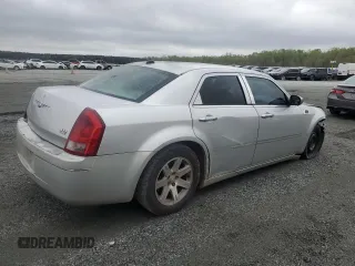 2005 Chrysler 300 with VIN 2C3JA53G95H621512, listed as a Copart auction lot 51285465 with 260,445 mi miles and Salvage Title. Bid and sale history available at carsss.com. Image 3.