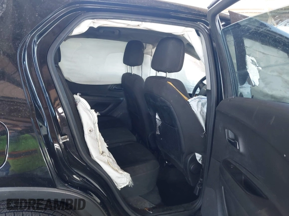 2018 Chevrolet Trax LS with VIN 3GNCJKSB0JL334237, listed as a IAAI auction lot 41992791 with 121,521 mi miles. Bid and sale history available at carsss.com. Image 8.