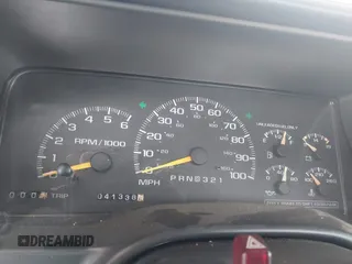 2000 Chevrolet Silverado 2500 z VIN 1GCGC24R1YR112498, wystawiony jako IAAI lot #42386089 z przebiegiem 41 338 mil mil oraz . Historia ofert i sprzedaży dostępna na DreamBid. Obrazek 7.