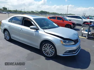 2015 Volkswagen Jetta SE z VIN 3VWD07AJ5FM340040, wystawiony jako IAAI lot #42296755 z przebiegiem 94 050 mil mil oraz . Historia ofert i sprzedaży dostępna na DreamBid. Obrazek 1.
