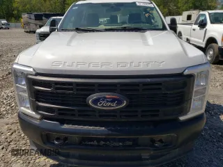 2023 Ford F-250 XL z VIN 1FTBF2BAXPED63301, wystawiony jako Copart lot #52189845 z przebiegiem Nie podano mil oraz Szkody całkowita. Historia ofert i sprzedaży dostępna na DreamBid. Obrazek 11.