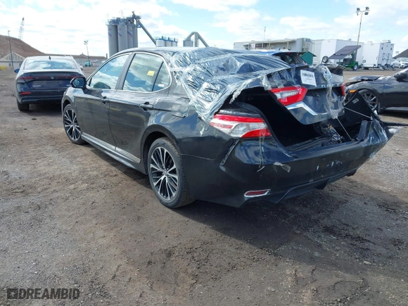 2018 Toyota Camry LE with VIN 4T1B11HK5JU076028, listed as a IAAI auction lot 41989266 with 215,235 mi miles. Bid and sale history available at carsss.com. Image 3.