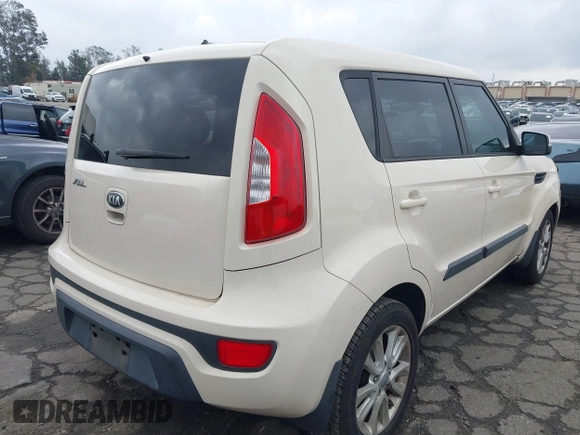 2013 Kia Soul + z VIN KNDJT2A63D7756770, wystawiony jako IAAI lot #41528323 z przebiegiem 124 423 mil mil oraz . Historia ofert i sprzedaży dostępna na DreamBid. Obrazek 4.