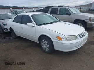 2000 Toyota Camry CE z VIN 4T1BG22KXYU948498, wystawiony jako IAAI lot #42247074 z przebiegiem 152 973 mil mil oraz . Historia ofert i sprzedaży dostępna na DreamBid. Obrazek 1.