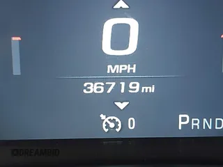 2016 GMC Sierra 2500HD Denali z VIN 1GT12UE89GF172877, wystawiony jako IAAI lot #41807741 z przebiegiem 36 719 mil mil oraz . Historia ofert i sprzedaży dostępna na DreamBid. Obrazek 15.