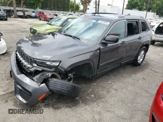 2023 Jeep Grand Cherokee Laredo z VIN 1C4RJHAG8PC578614, wystawiony jako Copart lot #55492325 z przebiegiem 35 770 mil mil oraz Szkody całkowita. Historia ofert i sprzedaży dostępna na DreamBid. Obrazek 1.