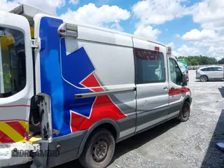 2018 Ford Transit z VIN 1FDYR2CM5JKA14321, wystawiony jako IAAI lot #42231277 z przebiegiem Nie podano mil oraz . Historia ofert i sprzedaży dostępna na DreamBid. Obrazek 13.