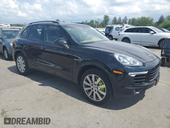 2017 Porsche Cayenne S E-Hybrid with VIN WP1AE2A27HLA70895, listed as a Copart auction lot 62656685 with 93,708 mi miles and Salvage title. Bid and sale history available at DreamBid. Image 4.