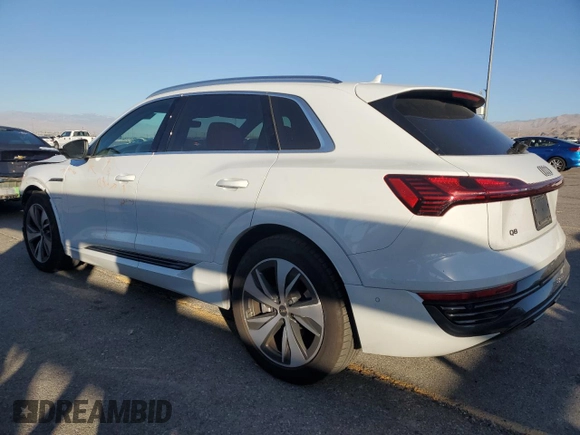 2024 Audi Q8 e-tron Premium Plus z VIN WA15AAGE3RB031412, wystawiony jako Copart lot #71624414 z przebiegiem 6 000 mil mil oraz Szkoda całkowita • Salvage title. Historia ofert i sprzedaży dostępna na DreamBid. Obrazek 2.