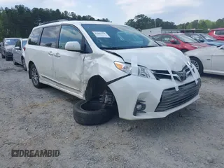 2019 Toyota Sienna XLE Auto Access Seat with VIN 5TDYZ3DC3KS970200, listed as a IAAI auction lot 42007928 with 64,023 mi miles. Bid and sale history available at carsss.com. Image 1.