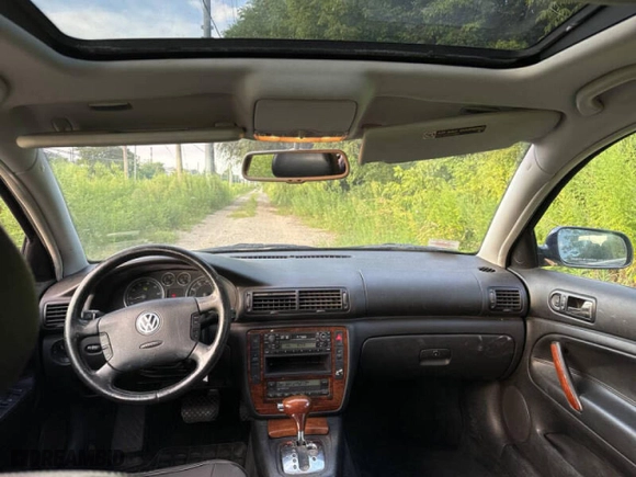 2002 Volkswagen Passat GLX with VIN WVWYH63BX2E109146, listed as a Copart auction lot 42938415 with 156,515 mi miles and Clean Title. Bid and sale history available at carsss.com. Image 9.