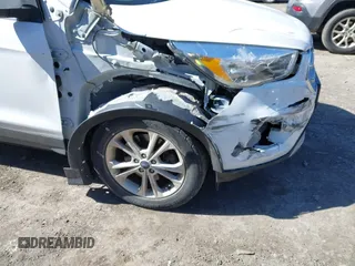2017 Ford Escape SE with VIN 1FMCU9GD2HUE42101, listed as a IAAI auction lot 41898294 with 101,014 mi miles. Bid and sale history available at carsss.com. Image 6.