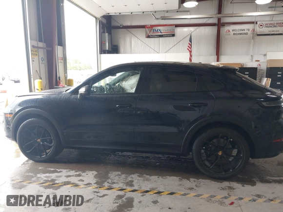 2024 Porsche Cayenne z VIN WP1BA2AY3RDA52863, wystawiony jako IAAI lot #42317622 z przebiegiem Nie podano mil oraz . Historia ofert i sprzedaży dostępna na DreamBid. Obrazek 14.
