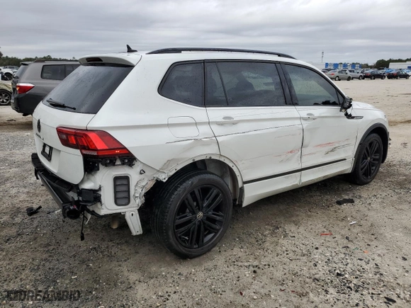 2022 Volkswagen Tiguan SE R-Line Black with VIN 3VVCB7AX4NM157094, listed as a Copart auction lot 43133995 with 17,124 mi miles and Salvage Title. Bid and sale history available at carsss.com. Image 3.