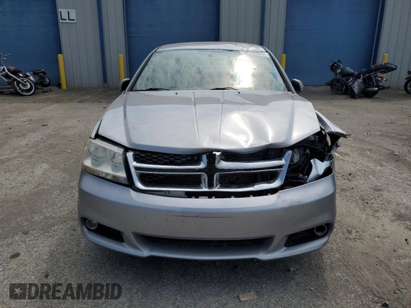 2013 Dodge Avenger SXT z VIN 1C3CDZCB0DN548175, wystawiony jako Copart lot #56795655 z przebiegiem 128 460 mil mil oraz Szkoda całkowita • Salvage title. Historia ofert i sprzedaży dostępna na DreamBid. Obrazek 5.