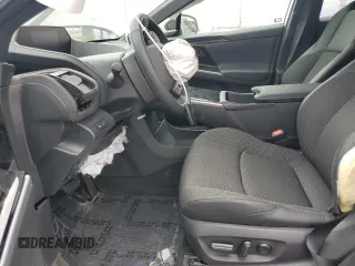 2025 Toyota bZ4X XLE z VIN JTMAAAAA5SA057211, wystawiony jako Copart lot #54581965 z przebiegiem 11 787 mil mil oraz Szkoda całkowita • Salvage title. Historia ofert i sprzedaży dostępna na DreamBid. Obrazek 7.