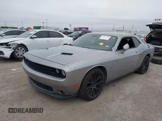 2017 Dodge Challenger R/T Shaker z VIN 2C3CDZBT3HH651390, wystawiony jako IAAI lot #41097999 z przebiegiem 128 289 mil mil oraz . Historia ofert i sprzedaży dostępna na DreamBid. Obrazek 17.