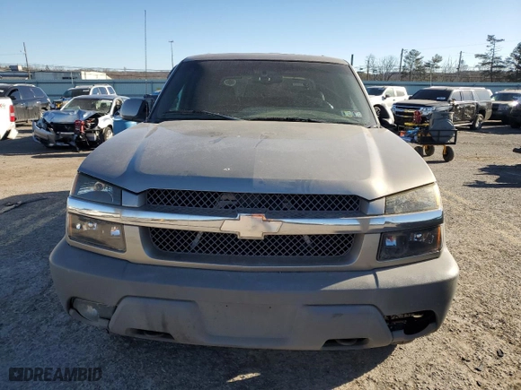 2002 Chevrolet Avalanche with VIN 3GNEK13T72G300913, listed as a Copart auction lot 42460045 with NaN miles and Clean Title. Bid and sale history available at carsss.com. Image 5.