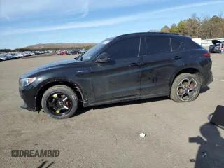 2022 Alfa Romeo Stelvio Veloce z VIN ZASPAKBN0N7D47110, wystawiony jako Copart lot #43462345 z przebiegiem 24 960 mil mil oraz Szkoda całkowita • Salvage title. Historia ofert i sprzedaży dostępna na DreamBid. Obrazek 1.