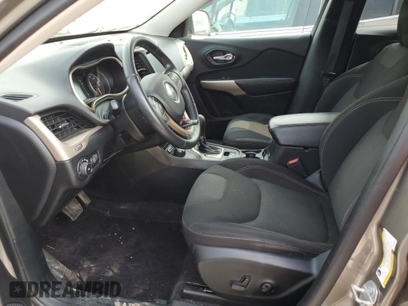 2017 Jeep Cherokee Latitude z VIN 1C4PJMCS0HW606505, wystawiony jako Copart lot #59807475 z przebiegiem 83 035 mil mil oraz Czysty tytuł • Clean title. Historia ofert i sprzedaży dostępna na DreamBid. Obrazek 7.