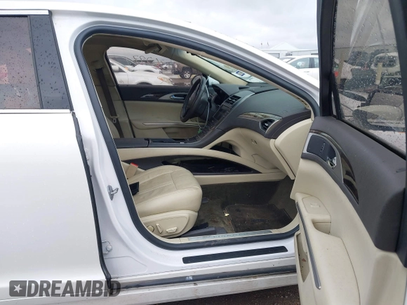 2014 Lincoln MKZ with VIN 3LN6L2GK2ER804677, listed as a IAAI auction lot 41553543 with 123,661 mi miles. Bid and sale history available at carsss.com. Image 5.