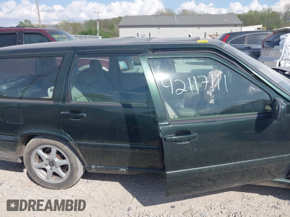 1998 Volvo V70 GLT with VIN YV1LW5675W2420633, listed as a IAAI auction lot 42117111 with 92,644 mi miles and . Bid and sale history available at DreamBid. Image 14.