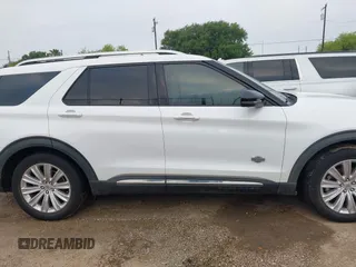 2021 Ford Explorer King Ranch z VIN 1FM5K7LC8MGC03614, wystawiony jako IAAI lot #41927773 z przebiegiem Nie podano mil oraz . Historia ofert i sprzedaży dostępna na DreamBid. Obrazek 13.