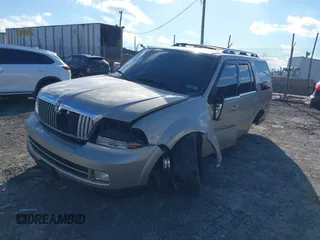 2006 Lincoln Navigator Luxury with VIN 5LMFU28556LJ11069, listed as a IAAI auction lot 41336059 with 117,003 mi miles. Bid and sale history available at carsss.com. Image 2.