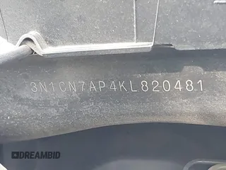 2019 Nissan Versa SV z VIN 3N1CN7AP4KL820481, wystawiony jako IAAI lot #42033570 z przebiegiem 106 678 mil mil oraz . Historia ofert i sprzedaży dostępna na DreamBid. Obrazek 9.