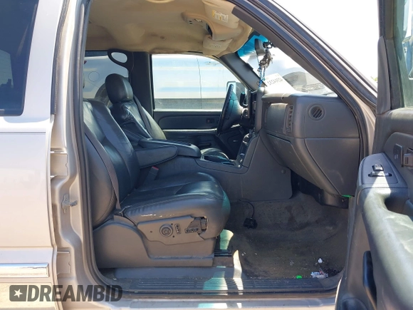 2005 GMC Sierra 2500HD Work Truck with VIN 1GTHC23U95F806475, listed as a IAAI auction lot 42314232 with Not provided miles and . Bid and sale history available at DreamBid. Image 5.