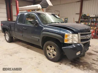 2007 Chevrolet Silverado 1500 LT w/1LT with VIN 2GCEK19C771631653, listed as a IAAI auction lot 41916812 with 195,557 mi miles. Bid and sale history available at carsss.com. Image 1.