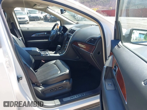 2015 Lincoln MKX with VIN 2LMDJ8JK5FBL28180, listed as a IAAI auction lot 41902983 with 112,790 mi miles. Bid and sale history available at carsss.com. Image 5.