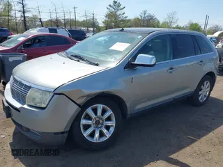 2007 Lincoln MKX z VIN 2LMDU88C67BJ30425, wystawiony jako IAAI lot #42102247 z przebiegiem 115 270 mil mil oraz . Historia ofert i sprzedaży dostępna na DreamBid. Obrazek 2.