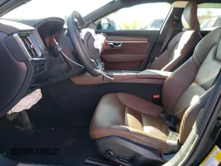 2021 Volvo V90 z VIN YV4A22NL1M1136308, wystawiony jako Copart lot #54180444 z przebiegiem 33 662 mil mil oraz . Historia ofert i sprzedaży dostępna na DreamBid. Obrazek 7.