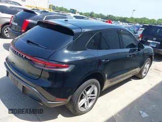 2022 Porsche Macan with VIN WP1AA2A51NLB05822, listed as a IAAI auction lot 39567077 with 54,527 mi miles. Bid and sale history available at carsss.com. Image 4.