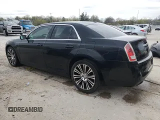 2014 Chrysler 300 S z VIN 2C3CCABG0EH163212, wystawiony jako Copart lot #52179045 z przebiegiem 167 232 mil mil oraz Nie do naprawy • Non repairable. Historia ofert i sprzedaży dostępna na DreamBid. Obrazek 2.