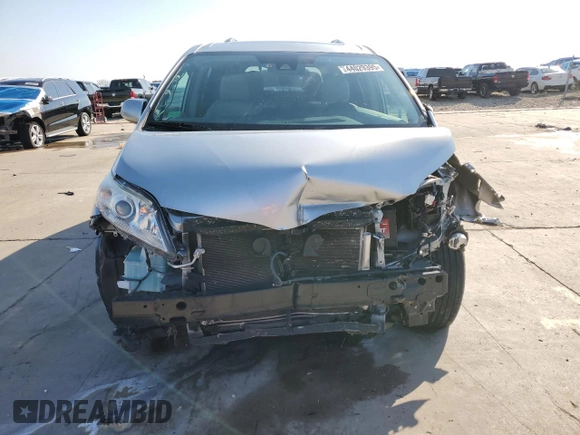 2019 Toyota Sienna XLE Auto Access Seat with VIN 5TDYZ3DC4KS993338, listed as a Copart auction lot 44029395 with 71,430 mi miles and Salvage Title. Bid and sale history available at carsss.com. Image 5.