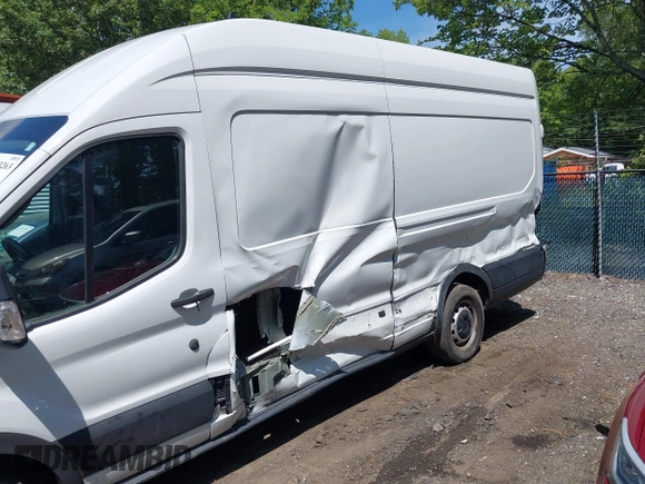 2022 Ford Transit Cargo z VIN 1FTBR3XG4NKA04700, wystawiony jako IAAI lot #42753263 z przebiegiem 80 467 mil mil oraz . Historia ofert i sprzedaży dostępna na DreamBid. Obrazek 6.