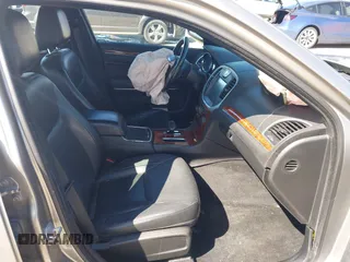 2014 Chrysler 300 z VIN 2C3CCAAGXEH335800, wystawiony jako IAAI lot #41984427 z przebiegiem 247 358 mil mil oraz . Historia ofert i sprzedaży dostępna na DreamBid. Obrazek 5.