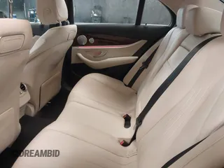 2019 Mercedes-Benz E 300 z VIN WDDZF4KB0KA595852, wystawiony jako IAAI lot #42060124 z przebiegiem 106 084 mil mil oraz . Historia ofert i sprzedaży dostępna na DreamBid. Obrazek 8.