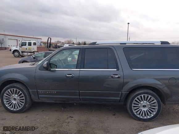 2017 Lincoln Navigator L Select with VIN 5LMJJ3JT8HEL03661, listed as a IAAI auction lot 41271236 with 57,708 mi miles. Bid and sale history available at carsss.com. Image 14.