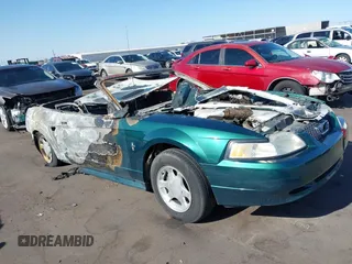 2000 Ford Mustang with VIN 1FAFP4449YF294670, listed as a IAAI auction lot 39623433 with 1 mi miles. Bid and sale history available at carsss.com. Image 1.