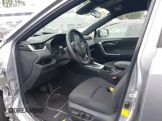 2022 Toyota RAV4 Hybrid SE z VIN 4T3T6RFV9NU070229, wystawiony jako IAAI lot #42565070 z przebiegiem 21 901 mil mil oraz . Historia ofert i sprzedaży dostępna na DreamBid. Obrazek 19.