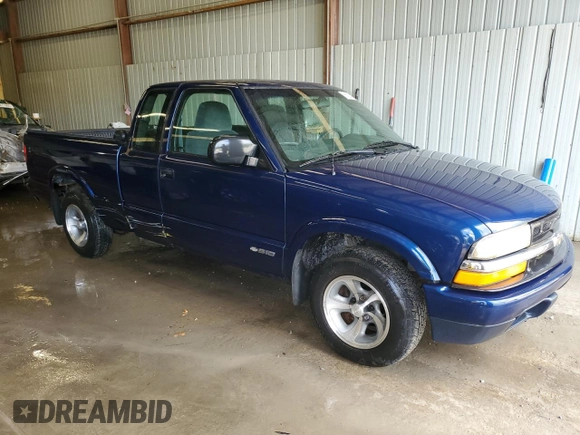 2001 Chevrolet S-10 LS with VIN 1GCCS19561K159493, listed as a Copart auction lot 55622415 with 86,979 mi miles and Salvage Title. Bid and sale history available at DreamBid. Image 4.