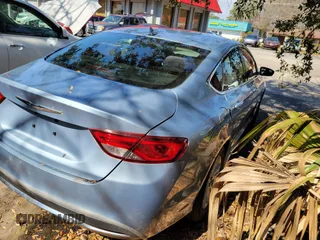 2015 Chrysler 200 Limited z VIN 1C3CCCAB0FN656088, wystawiony jako IAAI lot #41710154 z przebiegiem 154 091 mil mil oraz . Historia ofert i sprzedaży dostępna na DreamBid. Obrazek 4.