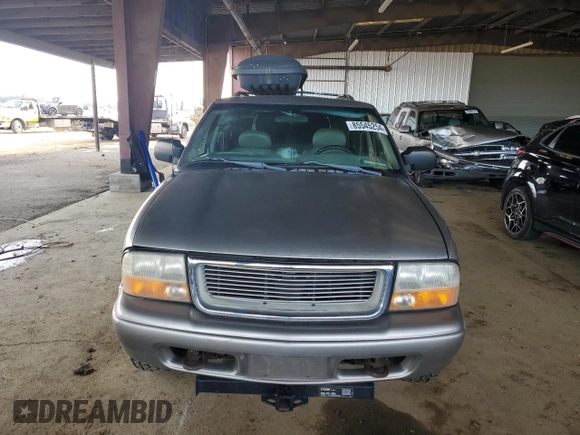 2000 GMC Jimmy SLE Convenience z VIN 1GKDT13W7Y2384460, wystawiony jako Copart lot #85545254 z przebiegiem 165 787 mil mil oraz Czysty tytuł • Clean title. Historia ofert i sprzedaży dostępna na DreamBid. Obrazek 5.