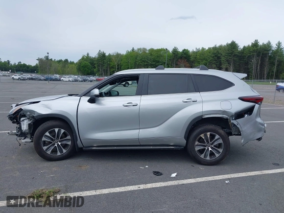 2024 Toyota Highlander LE with VIN 5TDKDRBH6RS532755, listed as a IAAI auction lot 42368462 with 8,337 mi miles and . Bid and sale history available at DreamBid. Image 15.